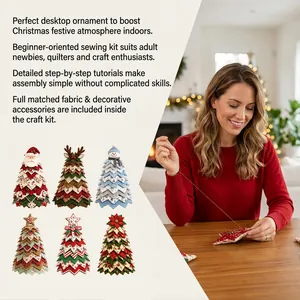 Donna che cuce un addobbo natalizio patchwork fatto a mano da un kit fai-da-te