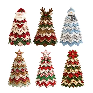 Set di sei decorazioni creative per alberi di Natale trapuntate con motivi festivi.