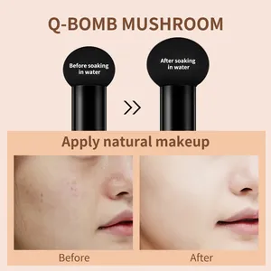Primer plano de esponja de maquillaje de hongo antes y después de remojar en agua para base