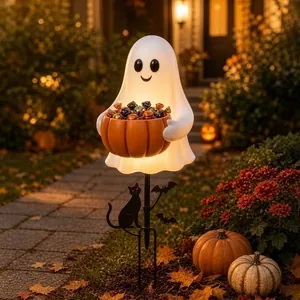 Estaca de jardín fantasma de Halloween con un cubo de calabaza y luz solar decorativa