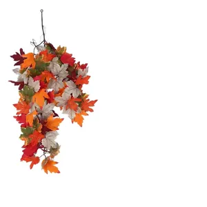 Künstliche Ahornblatt-Ranke für die herbstliche Wanddekoration zum Erntefest