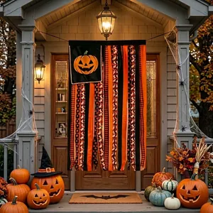 Λεπτομερής άποψη της βαμβακερής σημαίας Halloween με φούντες και διακόσμηση κολοκύθας