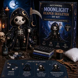 Kit de bricolage complet pour une peluche squelette Moonlight Reaper avec tissus et guide.