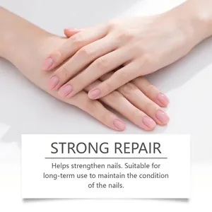 Nahaufnahme gesunder glänzender Nägel, die die Wirkung des Nagelreparatursprays zeigen