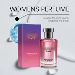 Dettaglio della vista del flacone di profumo rosa 80ml e scatola sfumata