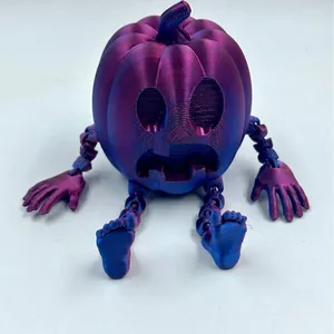 3D-gedrucktes artikuliertes Kürbis-Monster mit lila-blauem Seidengradienten