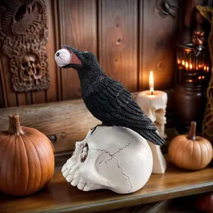 Detaillierte Halloween-Harzdekoration: schwarzer Rabe auf weißem Totenkopf mit Auge