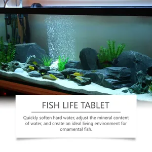 Scena di acquario vibrante che mostra gli effetti benefici delle pastiglie di sale nell'acqua.