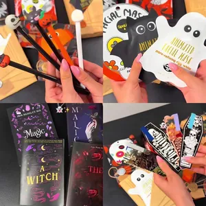 Detalle del set de caja misteriosa Halloween Witch Blind Date with a Book con regalos