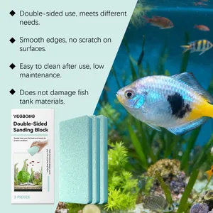 Detailansicht der hellblauen doppelseitigen Reinigungsschwämme für die Aquarienpflege