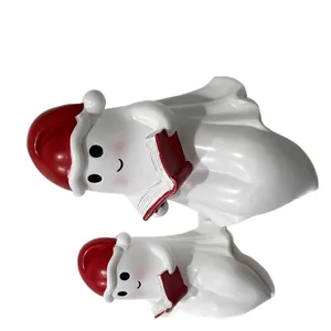 Adorable figura de luz nocturna fantasma de Navidad leyendo un libro rojo con gorro de Papá Noel