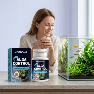 Effizienter YEGBONG Algenentferner für Aquarien neben einem sehr klaren Fischbecken