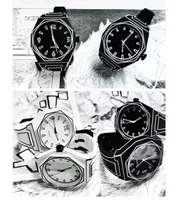 Vista detallada de relojes de cuarzo creativos con estilo de cómic 2D en blanco y negro.