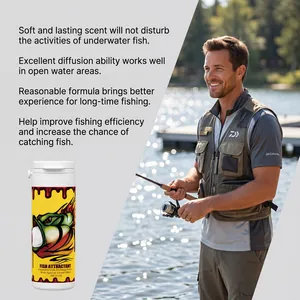 Detailansicht der 30g Fischlockstoff-Flasche vor einem Outdoor-Angelhintergrund
