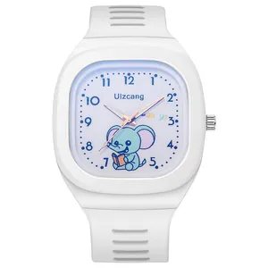 Primer plano del reloj blanco Ulzcang para niños con un lindo dial de elefante