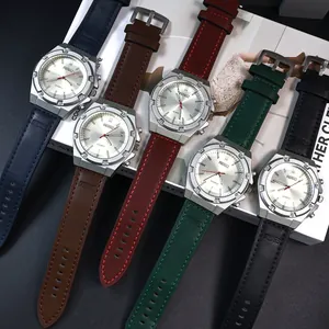 Dettaglio che mostra vari orologi PERIU con cinturini in pelle colorata e casse ottagonali