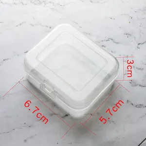 Dettaglio della scatola in plastica PP trasparente con dimensioni di 6,7x5,7x3cm e chiusura