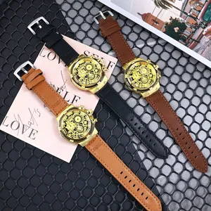 Detalle de relojes de cuarzo skeleton para hombre con tres colores de correas de cuero fino.