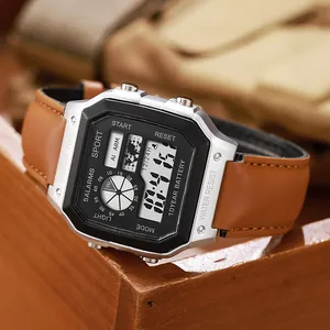 Detalle de reloj deportivo digital multifuncional con correa de cuero marrón y caja