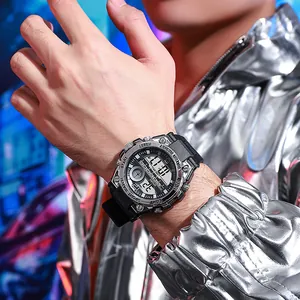Montre de sport numérique d'extérieur avec affichage lumineux et design étanche