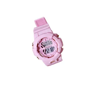 Reloj deportivo digital multifunción rosa con acentos de oro rosa y pantalla LCD