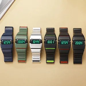 Collectie retro digitale horloges in Y2K-stijl met groen oplichtend display in kleuren