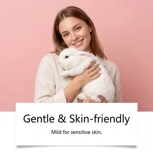 Spray suave para el cuidado del pelo de conejo con un conejo blanco y una modelo