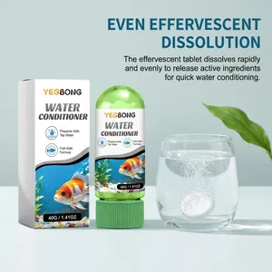 Nahaufnahme der YEGBONG Brausetablette zur Wasseraufbereitung für Aquarien im Glas.