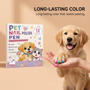 Détail de l'application de vernis pour animaux sur une patte de chiot bleu vif