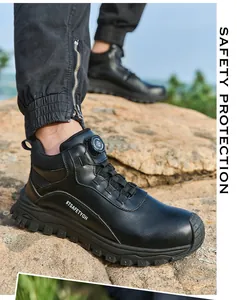 Vue détaillée de chaussures de sécurité noires avec système de serrage par molette.