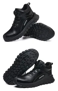 Vue détaillée de chaussures de sécurité noires avec système de laçage à bouton et semelle robuste