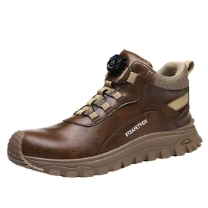 Bottes de sécurité marron imperméables avec système de laçage à cadran et embout renforcé.