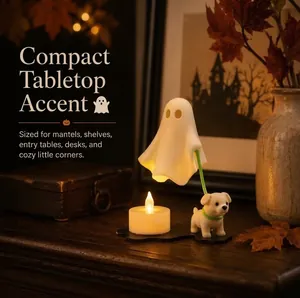 Detalle de una lámpara LED de Halloween con un fantasma paseando a su perrito