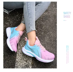 Vista lateral de zapatos de seguridad transpirables con degradado azul-rosa.