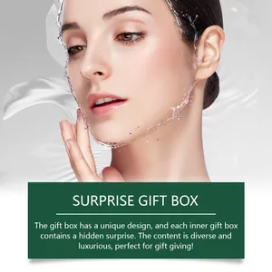 Gros plan d'un mannequin de soin avec éclaboussure pour un coffret cadeau beauté