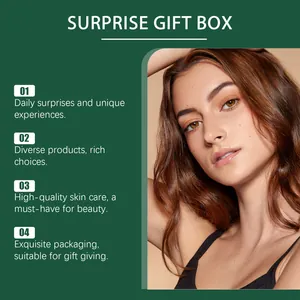 Gros plan d'un mannequin à la peau saine pour un coffret cadeau surprise de soins