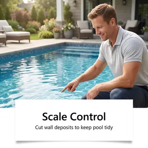Hombre señalando el agua clara de la piscina mostrando el control de la cal eficaz