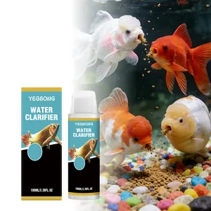 Detailansicht des YEGBONG 100ml Wasserklärers vor einem Goldfisch-Aquarium Hintergrund