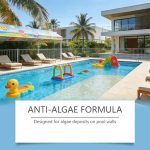 Agua de piscina cristalina gracias a la fórmula antialgas para un cuidado de paredes eficaz.