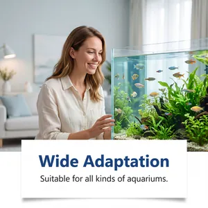 Acqua dell'acquario limpida con pesci colorati che mostra l'effetto del chiarificatore