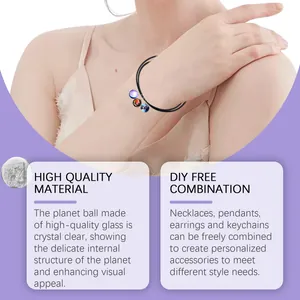 Detailansicht des Planeten-Armbands mit hochwertigen Glaskugeln und DIY-Elementen