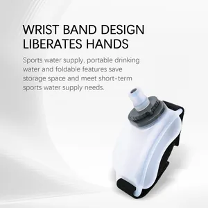 Nahaufnahme der tragbaren Handgelenk-Wasserflasche für Outdoor-Sport mit Sportdüse