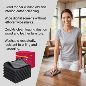 Chiffons de nettoyage en microfibre gris pour meubles et vitres en utilisation