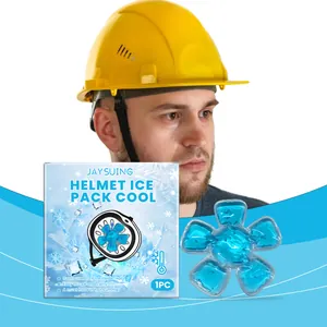 Detalle del paquete de gel refrigerante para casco con forma de flor azul para el verano.