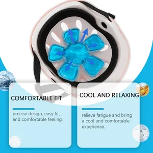 Vista detallada de la almohadilla de gel refrigerante azul con forma de flor en casco