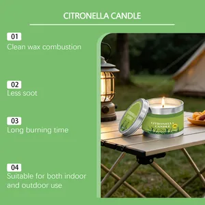 Vela de citronela para acampar al aire libre usada en una mesa portátil.