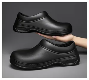 Detailansicht rutschfester wasserdichter Kochschuhe in Schwarz für Küche und Werk