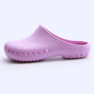 Seitenansicht der rosa EVA Medizin-Clogs mit atmungsaktiven Löchern und Antirutsch-Sohle