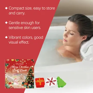 Vista detallada de las bombas de baño de Navidad OCEAURA con escena de baño y formas festivas
