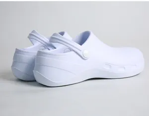Vue détaillée de profil de chaussures de chef en EVA blanc imperméable avec bride